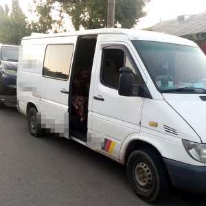 Ansamblu rutier condus fără drept oprit de poliţiştii de frontieră