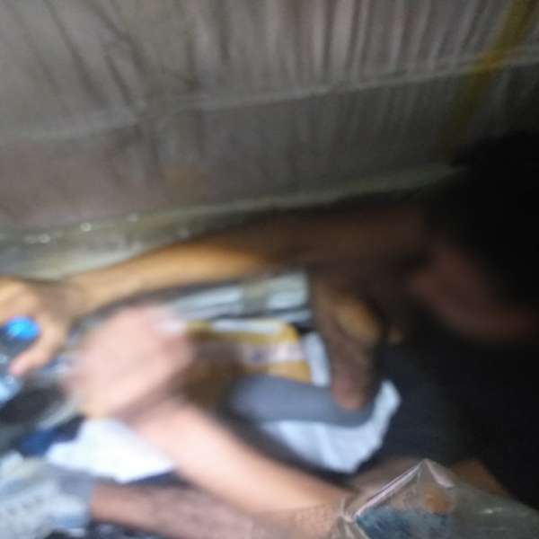 Doi cetăţeni străini depistați de poliţiştii de frontieră de la P.T.F. Negru Vodă, ascunşi în camion