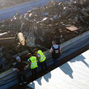 Peste o mie de tone de deșeuri din diferite materiale, transportate ilegal din Bulgaria, oprite la Murfatlar