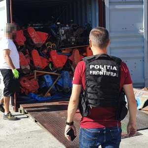 Container cu nouă tone de deșeuri din piese si dispozitive agricole, descoperit în Portul Constanţa Sud Agigea
