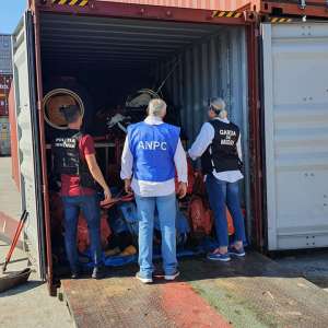 Container cu nouă tone de deșeuri din piese si dispozitive agricole, descoperit în Portul Constanţa Sud Agigea