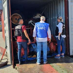 Container cu nouă tone de deșeuri din piese si dispozitive agricole, descoperit în Portul Constanţa Sud Agigea