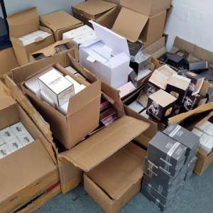 Articole vestimentare și parfumuri, susceptibile a fi contrafăcute, estimate la 400.000 de lei, descoperite în P.T.F. Giurgiu