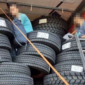 Doi tineri sirieni ascunşi într-un autocamion, depistați în P.T.F. Giurgiu