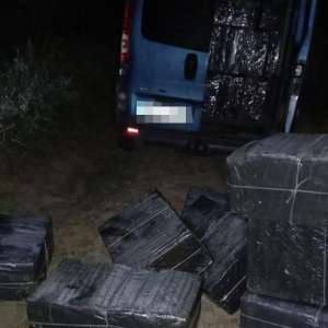 Doi sătmăreni reținuți şi aproximativ 50.000 pachete de ţigări de contrabandă, în valoare de peste 115.000 euro, confiscate
