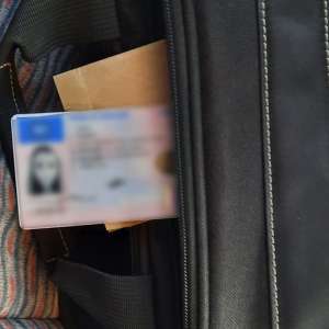 Document fals trimis în plic spre Anglia