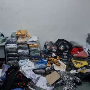 Articole vestimentare și parfumuri, susceptibile a fi contrafăcute, estimate la 100.000 de lei, descoperite în P.T.F. Giurgiu