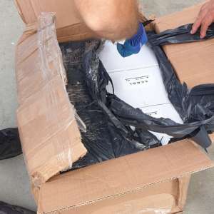 Thousands of perfumes likely to be counterfeit, worth about 2,000,000 euros, discovered in a car dealership at BCP Calarasi