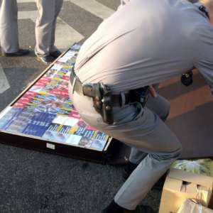 Aproximativ 9.600 pachete cu țigări, ascunse într-un microbuz, descoperite la P.T.F. Calafat