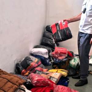 Peste 1.400 de articole vestimentare, încălțăminte și parfumuri, susceptibile a fi contrafăcute, descoperite la P.T.F. Giurgiu