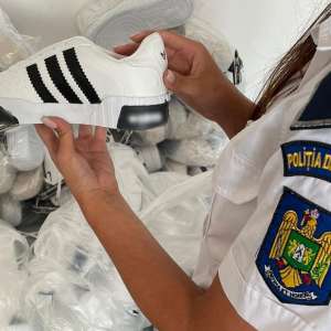 Bunuri susceptibile a fi contrafăcute, estimate la 240.00 de lei, descoperite de polițiștii de frontieră din cadrul I.T.P.F. Giurgiu