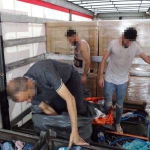 Trei cetățeni străini ascunși într-un autocamion, depistați la P.T.F. Calafat