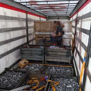 Trei cetățeni străini ascunși într-un autocamion, depistați la P.T.F. Calafat