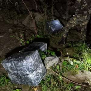 Un ucrainean reținut şi aproximativ 20.000 pachete de ţigări de contrabandă, confiscate la granița de nord