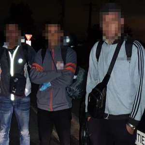 Nouă cetăţeni străini depistați de polițiștii de frontieră la graniţa cu Ungaria