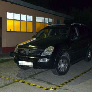 Ţigarete de contrabandă depistate într-un autoturism