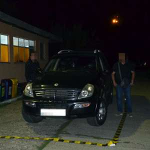 Ţigarete de contrabandă depistate într-un autoturism