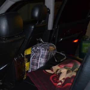 Ţigarete de contrabandă depistate într-un autoturism