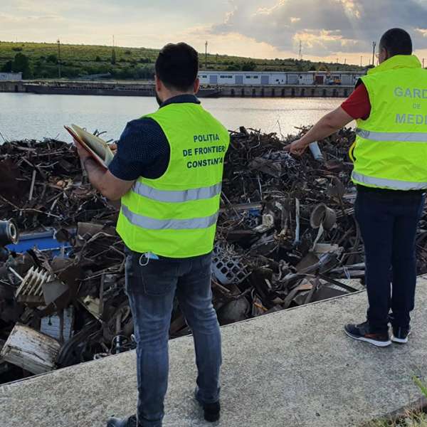 Barges with over 1,000 tons of waste, discovered in Murfatlar Port. Over 3,600 tons of waste, stopped to enter Romania, since the beginning of the year