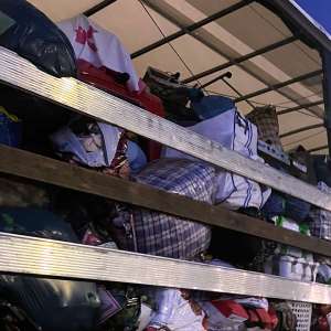 15 tone de haine second hand, oprite la P.T.F. Borș II