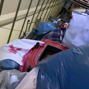 15 tone de haine second hand, oprite la P.T.F. Borș II