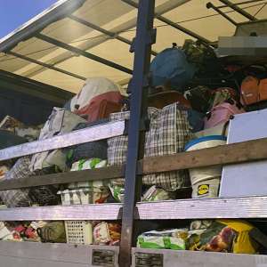 15 tone de haine second hand, oprite la P.T.F. Borș II