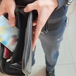 Documente false descoperite la doi bărbaţi cu ocazia controlului de frontieră