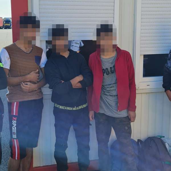 Nouă algerieni şi afgani depistați la Nădlac II