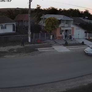 Un pieton depistat în trafic, la volan, cu permis de conducere fals