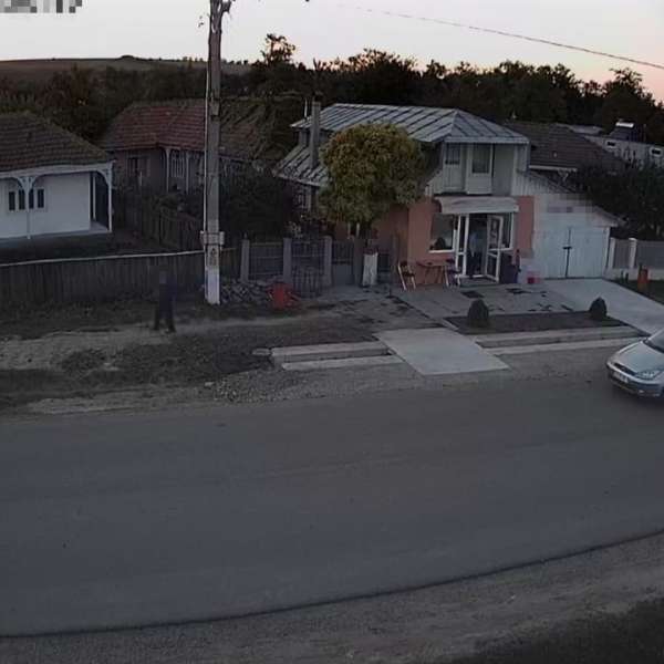 Un pieton depistat în trafic, la volan, cu permis de conducere fals