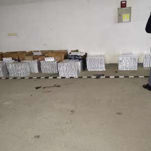 Doi cetățeni ucraineni cercetați pentru contrabandă și 25.000 pachete cu țigări confiscate la graniţa cu Ucraina