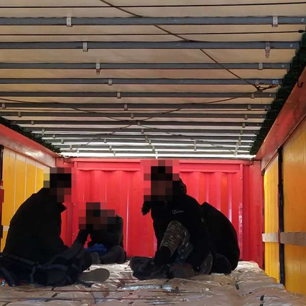 Nouă cetăţeni din Turcia, Algeria şi Afganistan, depistați la Nădlac