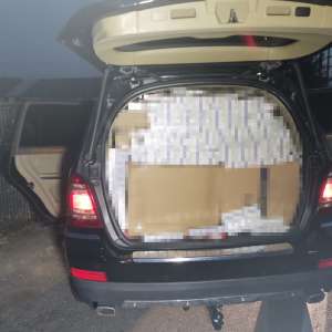 Focuri de arma pentru oprirea în trafic a două autoturisme încărcate cu ţigări de contrabandă