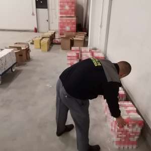 Focuri de arma pentru oprirea în trafic a două autoturisme încărcate cu ţigări de contrabandă