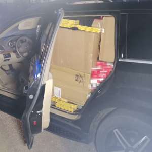 Focuri de arma pentru oprirea în trafic a două autoturisme încărcate cu ţigări de contrabandă