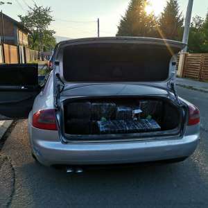 Percheziție și acțiuni ,,în forță” în urma cărora s-au confiscat aproximativ 19.000 pachete țigări