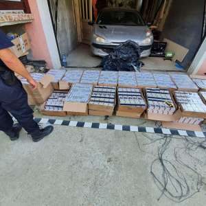 Percheziție și acțiuni ,,în forță” în urma cărora s-au confiscat aproximativ 19.000 pachete țigări