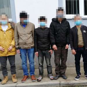 Şapte cetăţeni din Vietnam opriţi din drumul ilegal către Europa de Vest