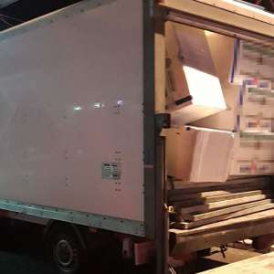 Nouă indieni ascunşi într-o autoutilitară, descoperiţi la ieşirea din ţară prin PTF Petea