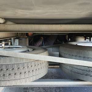 Doi cetăţeni din Turcia şi Tunisia, depistați ascunşi în portbagaj si deasupra rotii de rezervă