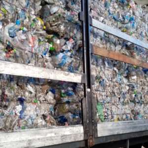 Deșeuri amestecate, transportate ilegal, oprite la P.T.F. Turnu Măgurele