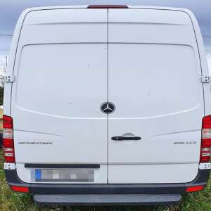 Microbuz furat din Italia, descoperit la Stroiești