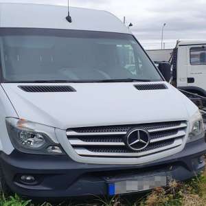 Microbuz furat din Italia, descoperit la Stroiești