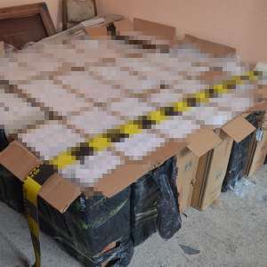 Peste 43.000 pachete țigări, în valoare de 100.000 de euro, confiscate la frontiera de nord a României
