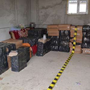 Peste 43.000 pachete țigări, în valoare de 100.000 de euro, confiscate la frontiera de nord a României
