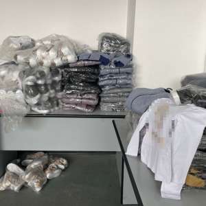 Doi cetățeni turci cercetați pentru deținere de bunuri susceptibile a fi contrafăcute