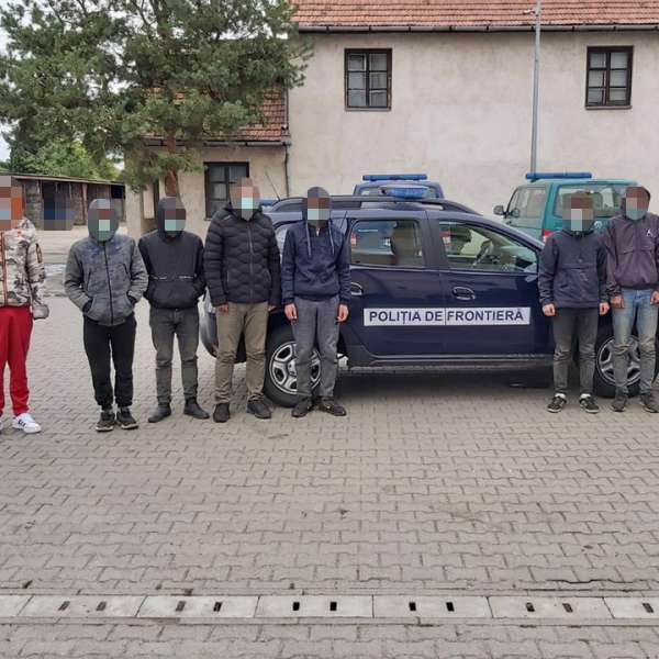 Şofer român cercetat pentru trafic de migranţi