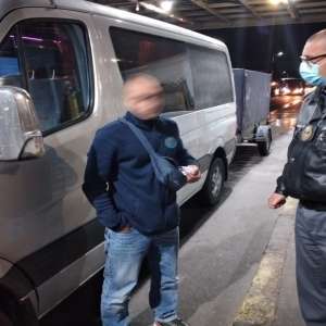 Descoperit la controlul de frontieră cu permisul de conducere fals în borsetă