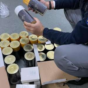 Sute de produse susceptibile a fi contrafăcute, achiziționate din Turcia, descoperite în trei autocare la P.T.F. Giurgiu