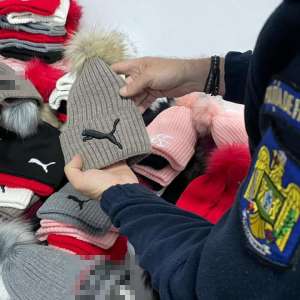 Sute de produse susceptibile a fi contrafăcute, achiziționate din Turcia, descoperite în trei autocare la P.T.F. Giurgiu